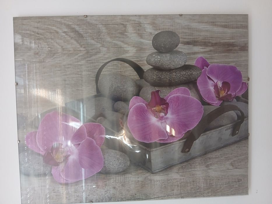 2 quadros em bom estado.