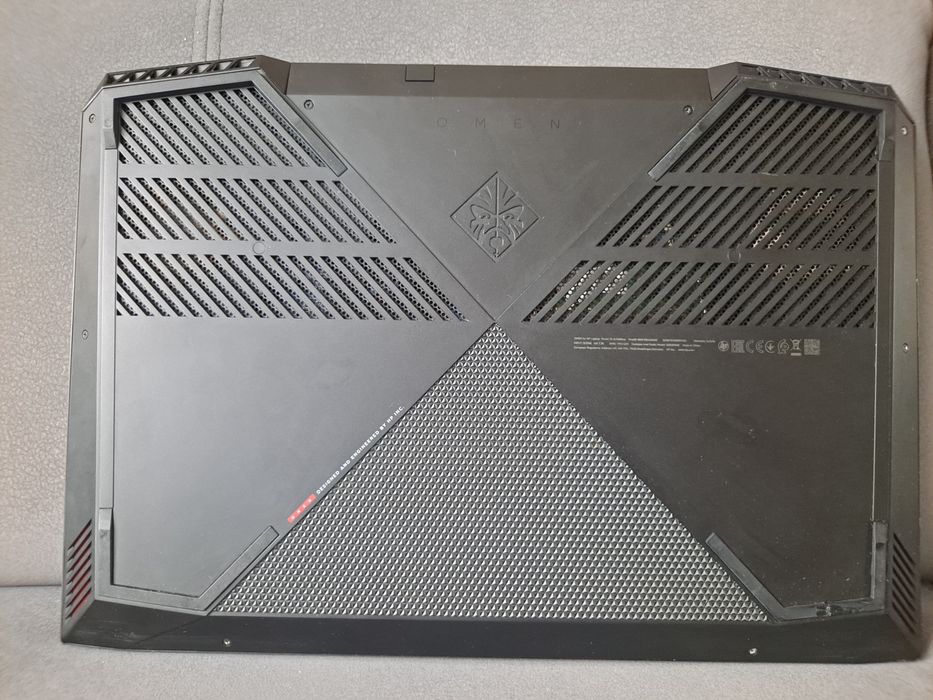 Laptop HP OMEN 15 144Hz i5-9300H, GTX 1650,  8GB RAM,  256GB SSD+1TB HDD