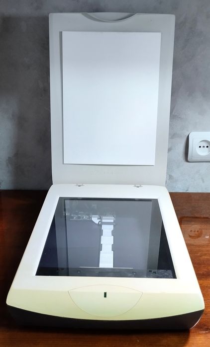 Сканер Microtek Scanmaker 3830