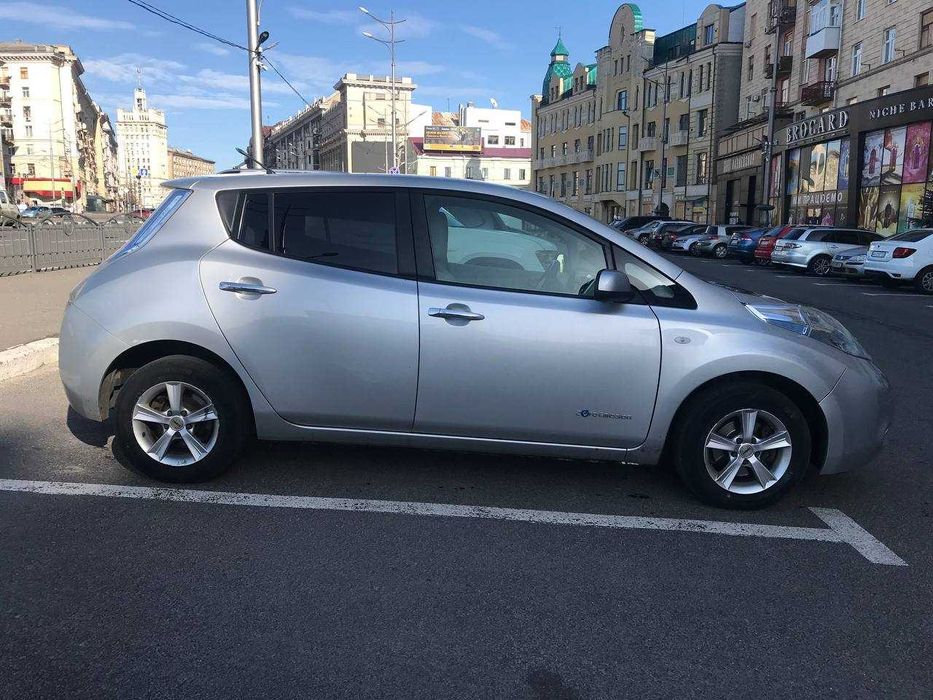 Оренда/прокат Nissan Leaf (24кВт) 2012 року