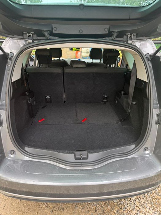 Renault grand scenic, pode ser colocado na plataforma da TVDE