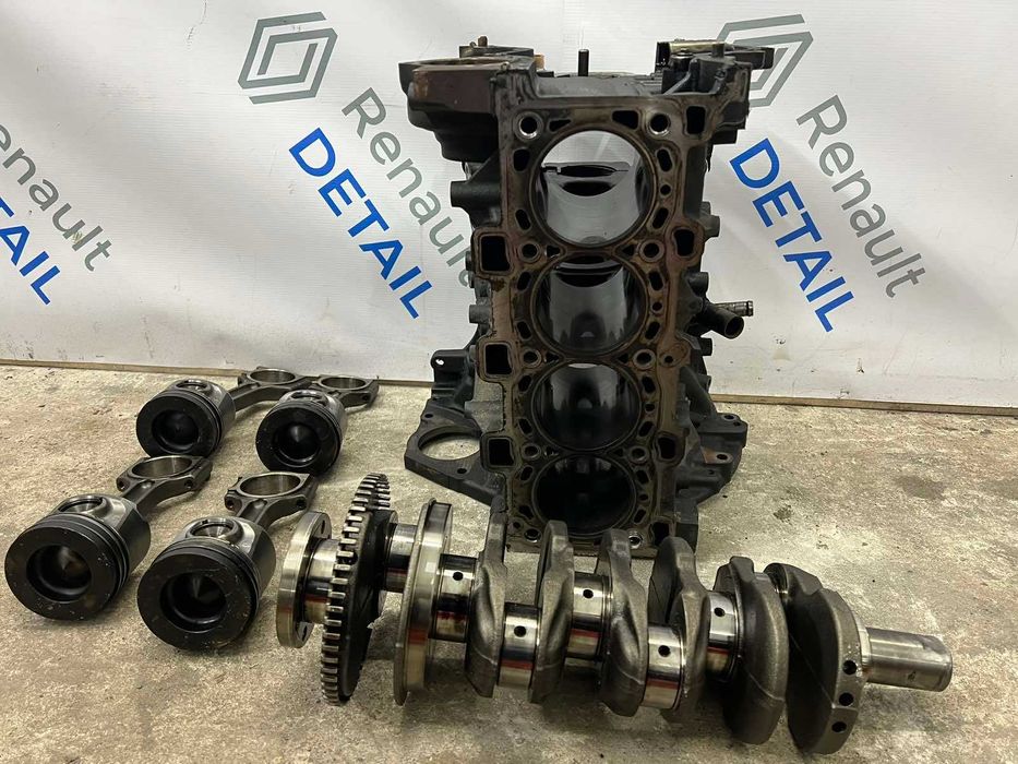 Блок двигуна мотора Renault 2.3 M9T 11339R поршні,шатуни,колінвал