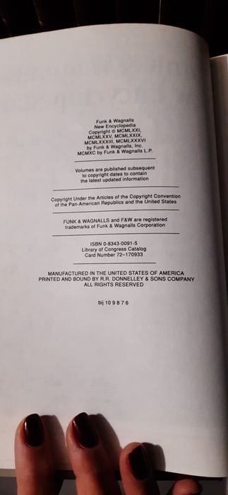 Funk & Wagnalls New Encyclopedia + Desk Dictionary + Yearbooks