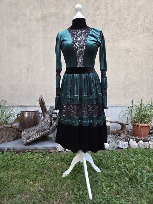 Gotycka sukienka handmade zielony aksamit i koronka avant garde
