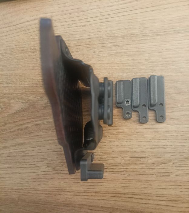 Kabura wewnętrzna IWB Hybryda Hellcat HS H11 OSP z latarką