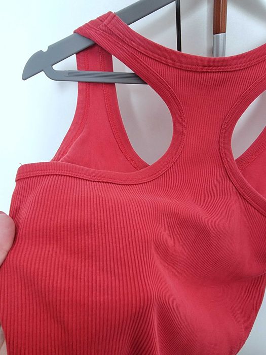 Top em tom cereja, tamanho S