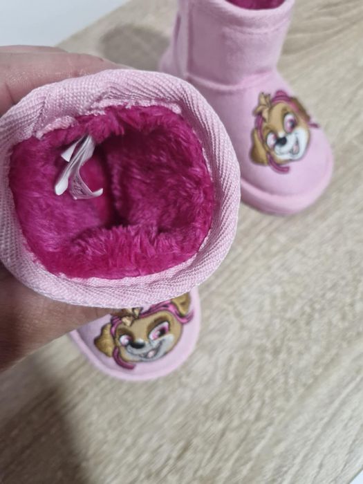 Vendo botas de pêlo (Criança)