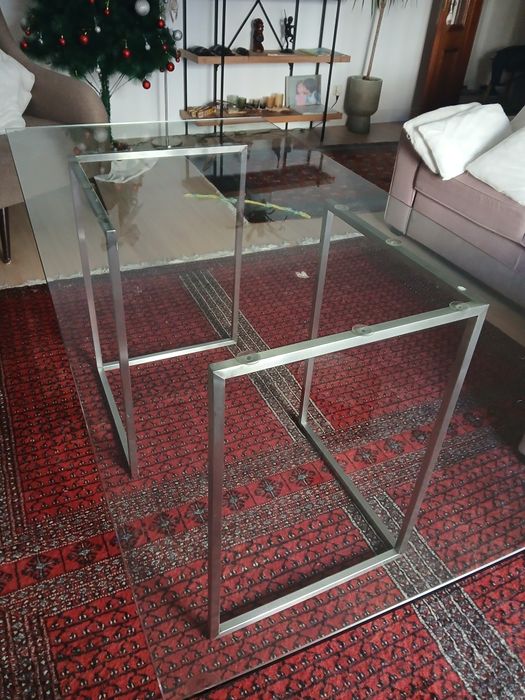 Mesa de vidro retangular da loja Area