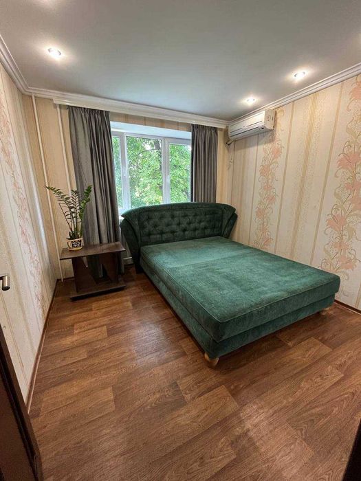 Продам 2 кімн. квартиру в р-ні " РОШЕН". 3/5 цегл.  Ремонт. 55000
