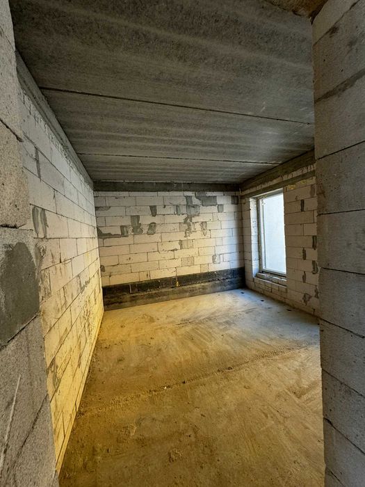 Продається 4 кім. квартира в м. Яремче (паркрмісце, власне подвір`я)