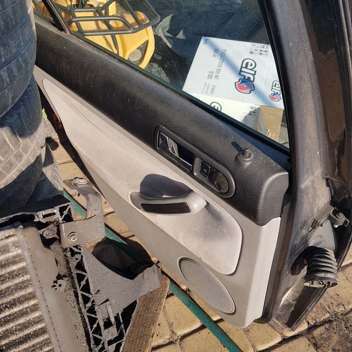 Drzwi tylne lewe vw bora kombi lakier lc7v kompletne bez korozji