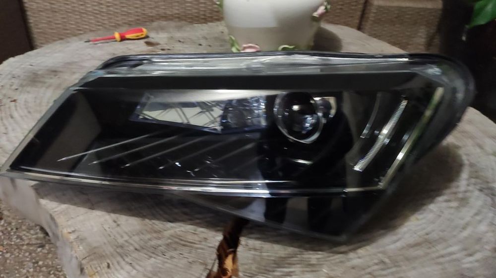 farol esquerdo bi-xenon led direcional Skoda Superb 3 cjx