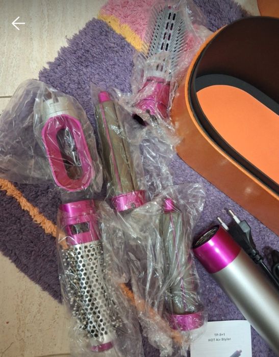 Secador de cabelo e vários acessórios