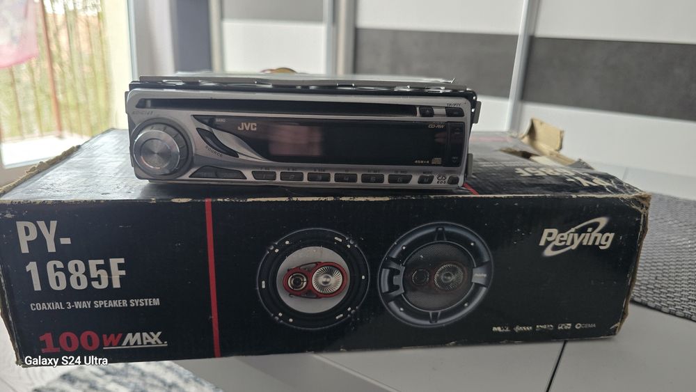 Sprzedam  radioodtwarzacz jvs plus głośniki peiying