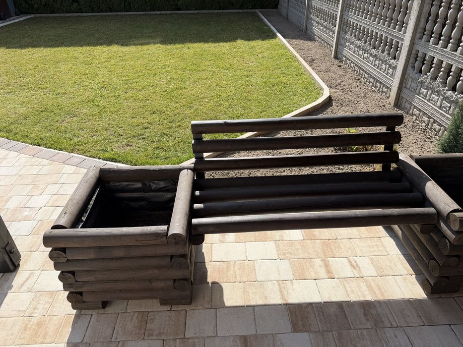 Ławka ogrodowa z donicami