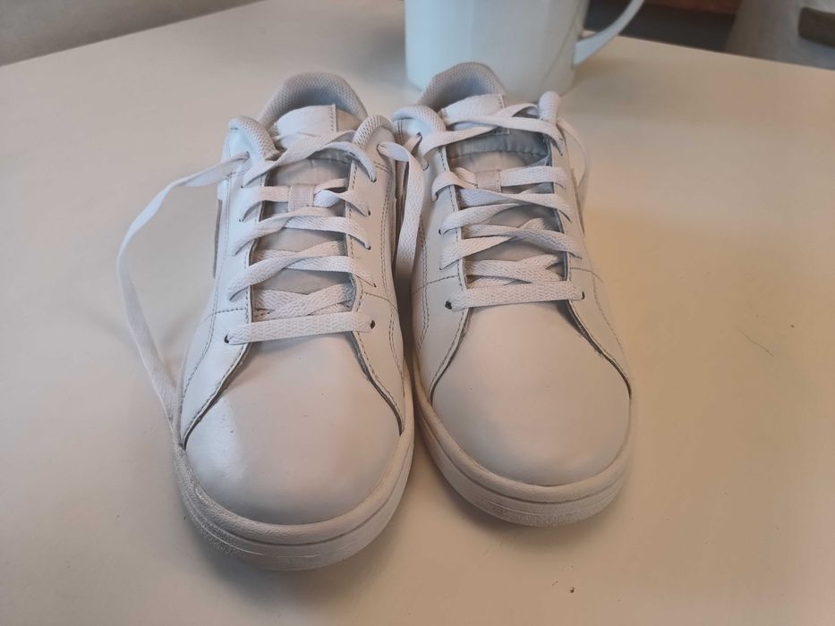 Buty firmy NIKE Białe