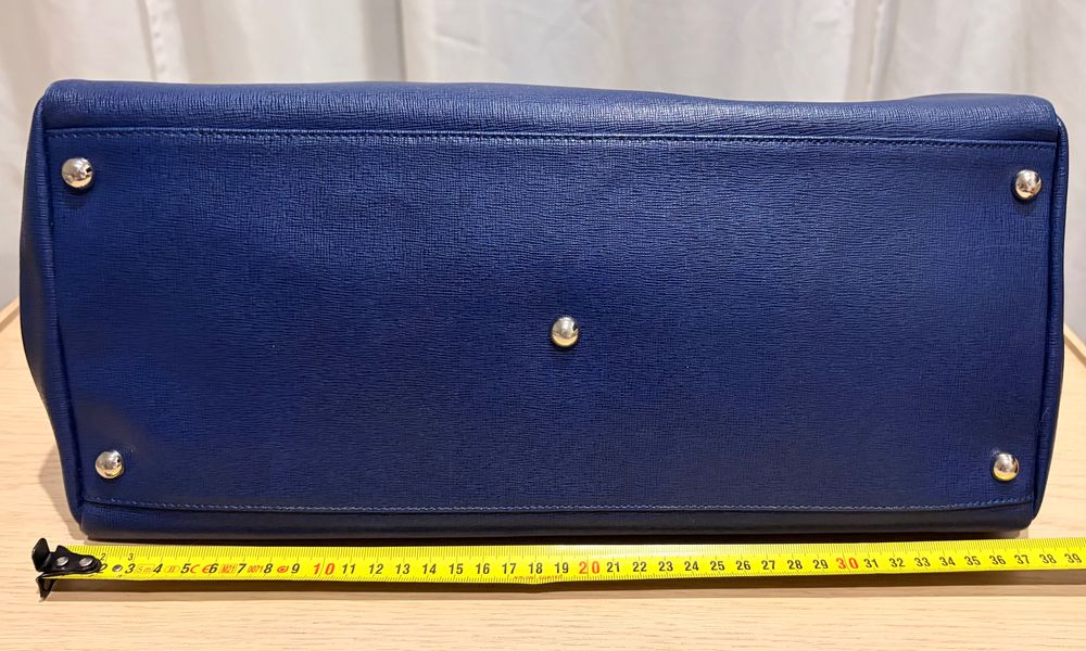 Granatowa torebka Furla inspirowana Birkin