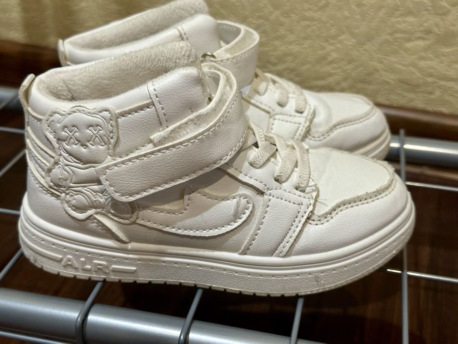 Кросівки для дівчинки