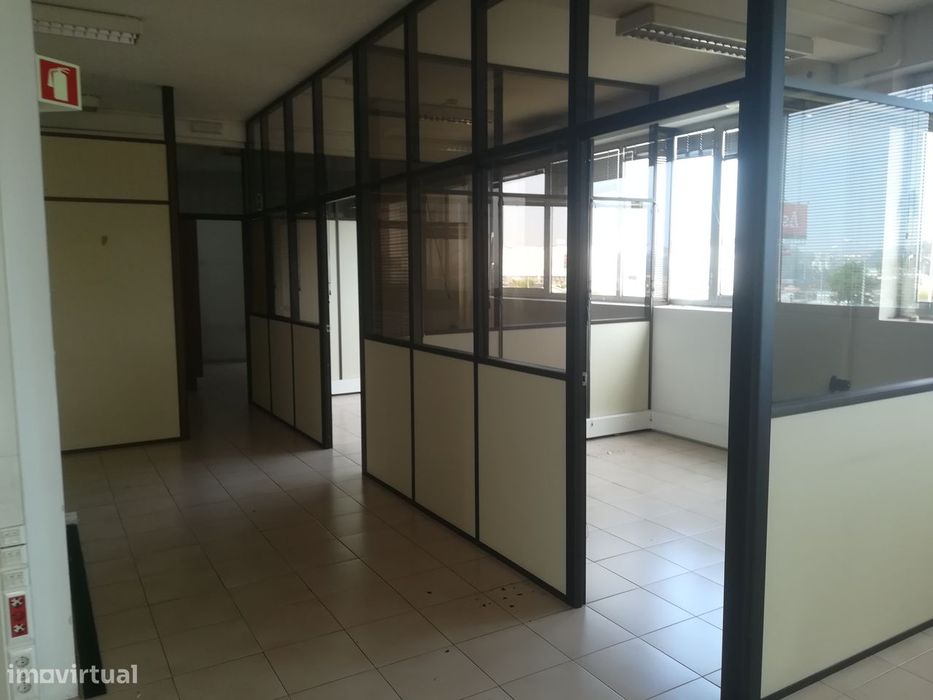 Escritórios com 270 m2, EXPONOR-LEÇA DA PALMEIRA.