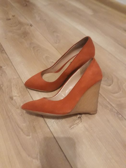 Zamszowe koturny ZARA 36