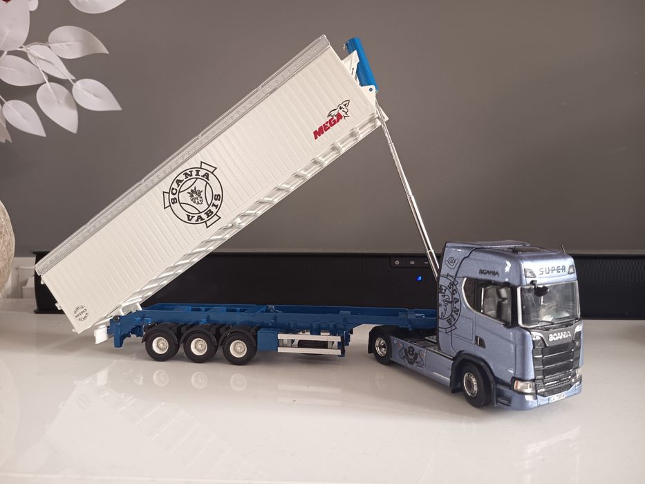 Model Scania + naczepa Tekno skala 1:50