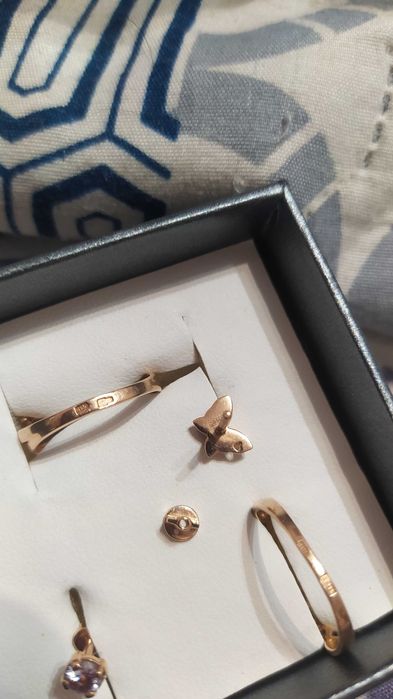 Продам набір золотих виробів та срібла