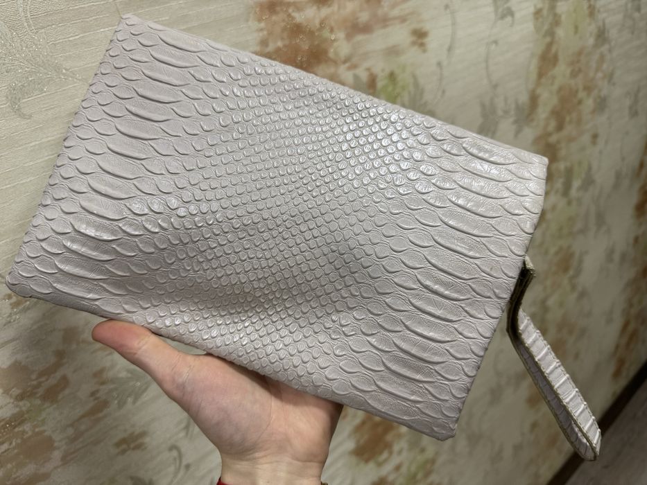 Два стильні клатчі, віддам за безцінь