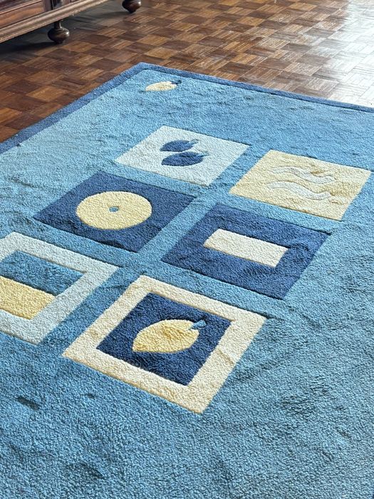 Tapete Grande de Sala Azul e Bege – Padrão Geométrico