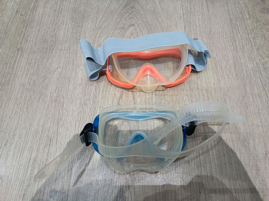 Dwie maski do nurkowania.