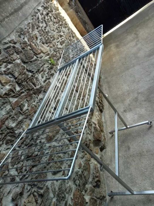 Estendal de Inox – Dobrável, Regulável e com Rodas de Gel