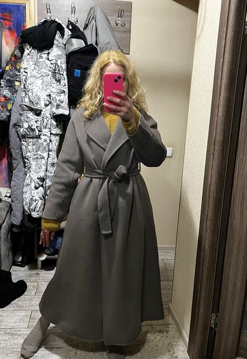 Неймовірне довге вовняне пальто
