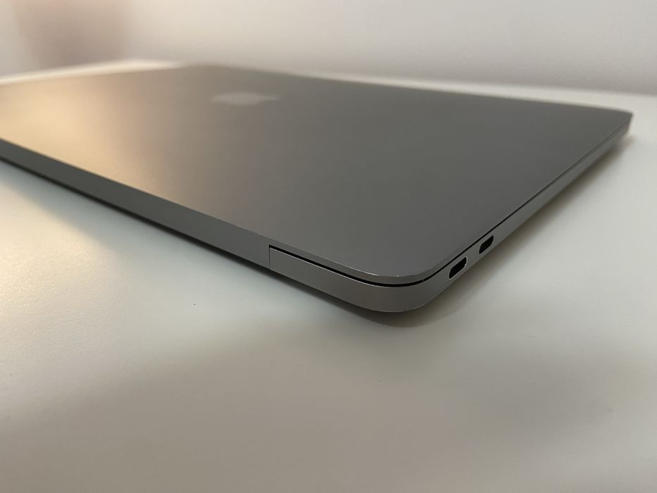 Macbook Pro 2017 13” 8GB 250GB