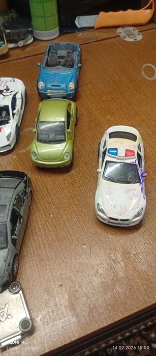 Машинки железные,