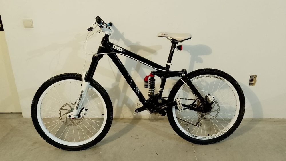 Bicicleta UMF Freddy 2 Downhill Freeride