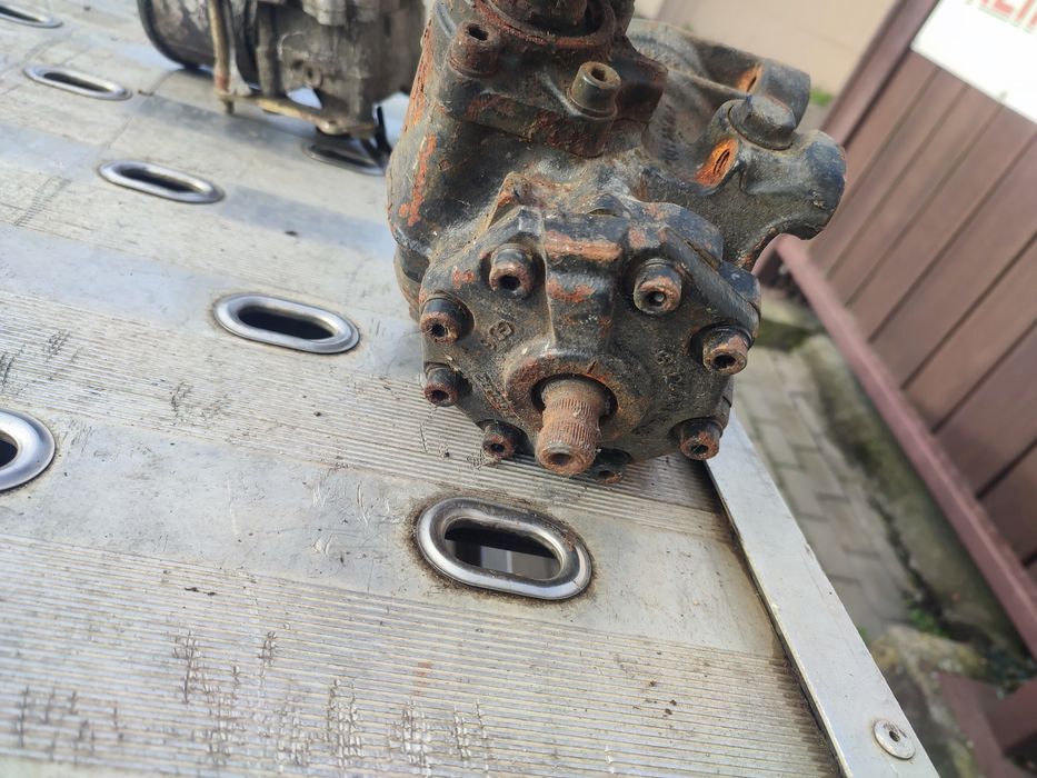 Pompa wspomagania Mercedes e klasa 124