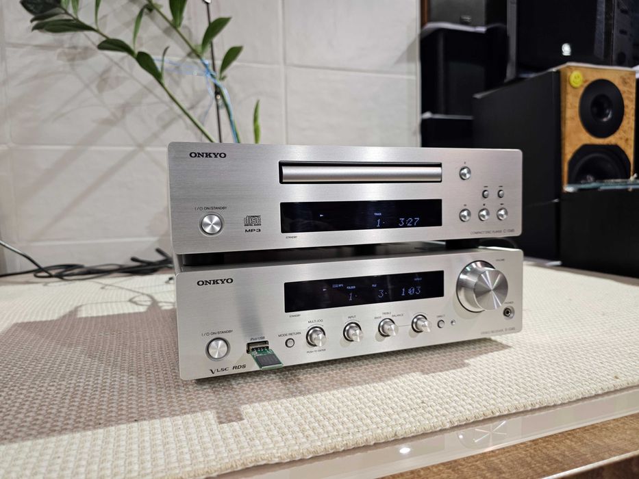 Cистема Onkyo PHA-1045 70 Вт/канал Burr-Brown 192 кГц/24-біт