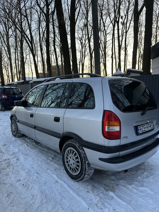 Продам Нерозмитнену Opel Zafira 2.0DTI