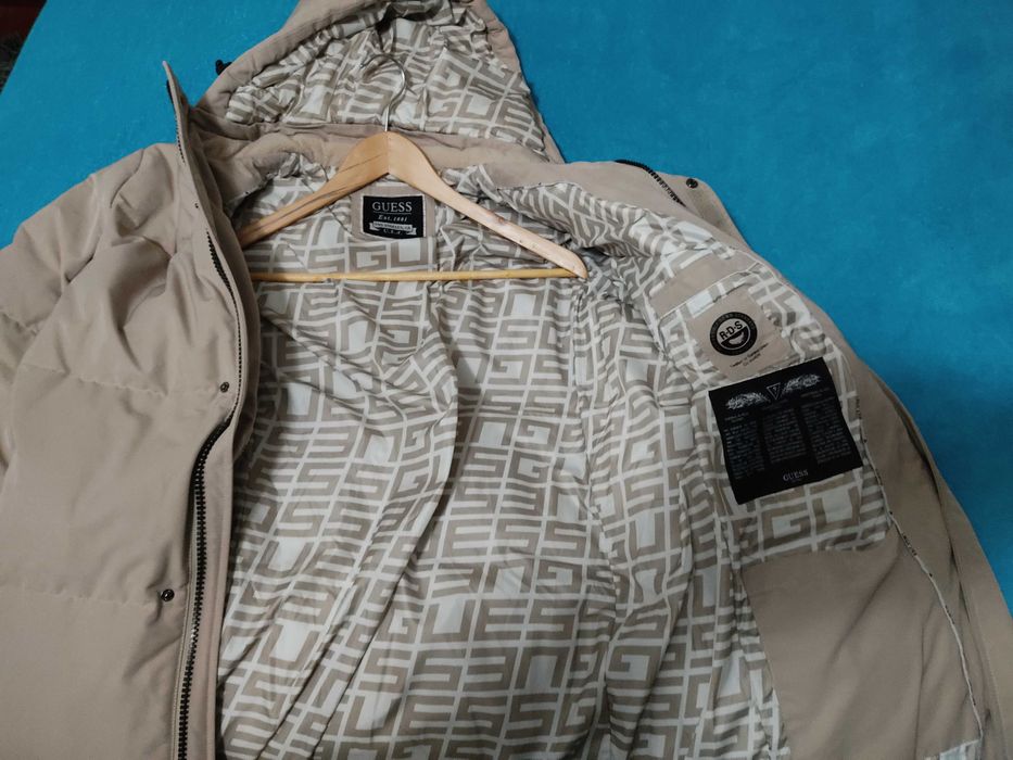 Casaco de penas Creme - GUESS - Completamente Novo