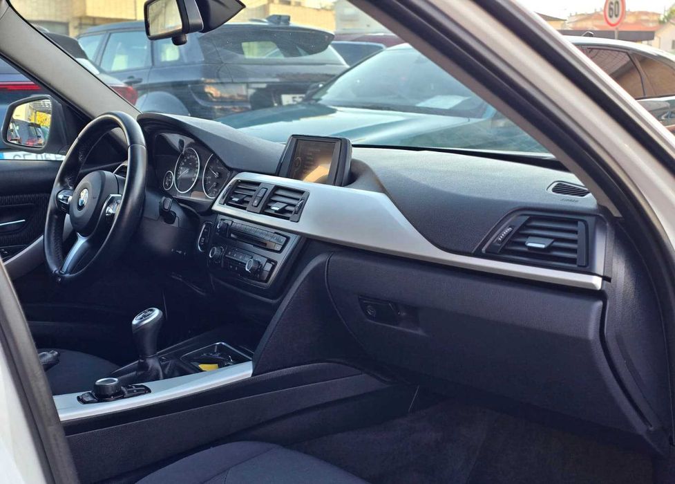BMW 320d F30 Sport 2.0 184Cv (Look M3)