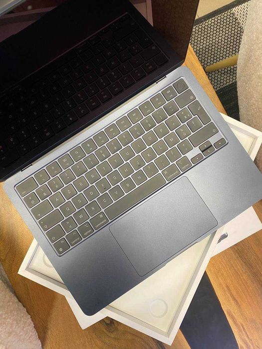 Ноутбук Apple MacBook Air 13“ M2 8/256GB Midnight (MLY33) 2022