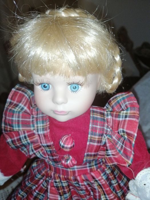 Boneca de porcelana