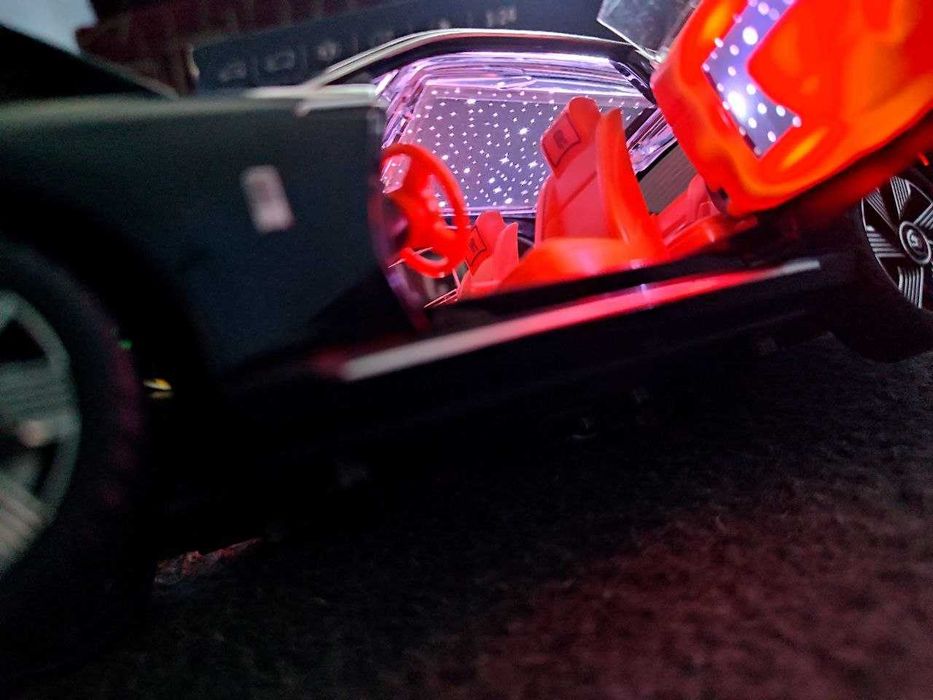 Іграшкова металева колекційна модель Rolls-Royce Spectre масштаб 1:24