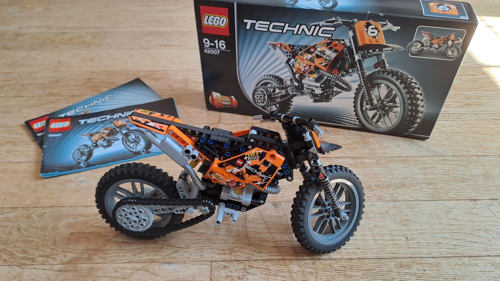 Lego Technic motor crossowy 42007