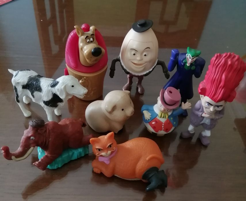 Bonecos 7 a 12 cm brindes Macdonald e outros
