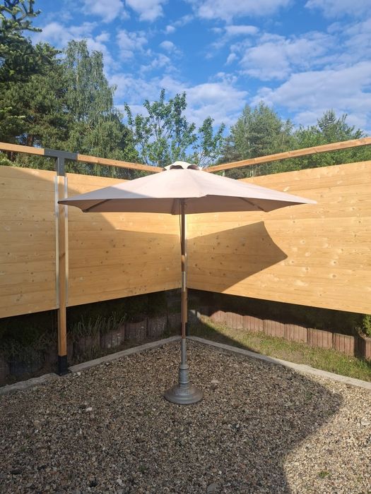 Parasol ogrodowy z mosiężną podstawą Żywiec.