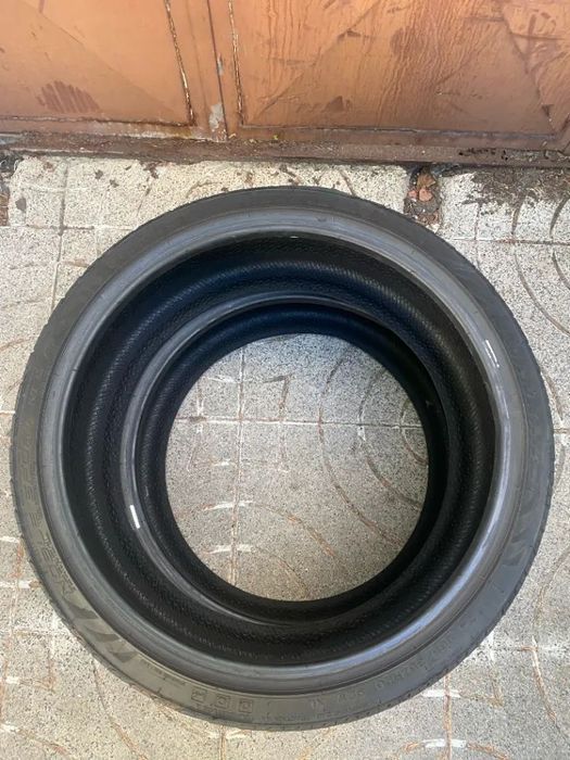 2 pneus 235/35/20 Nankang Noble Sport NS 20 com mais de 85% de piso