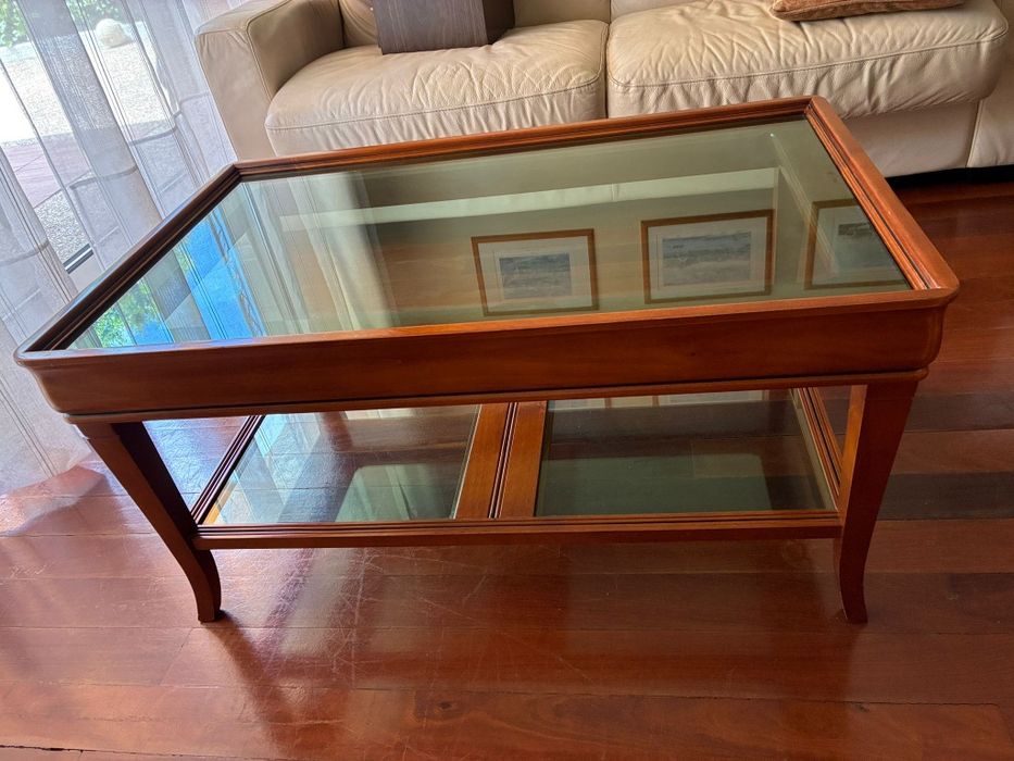 Mesa de centro em cerejeira