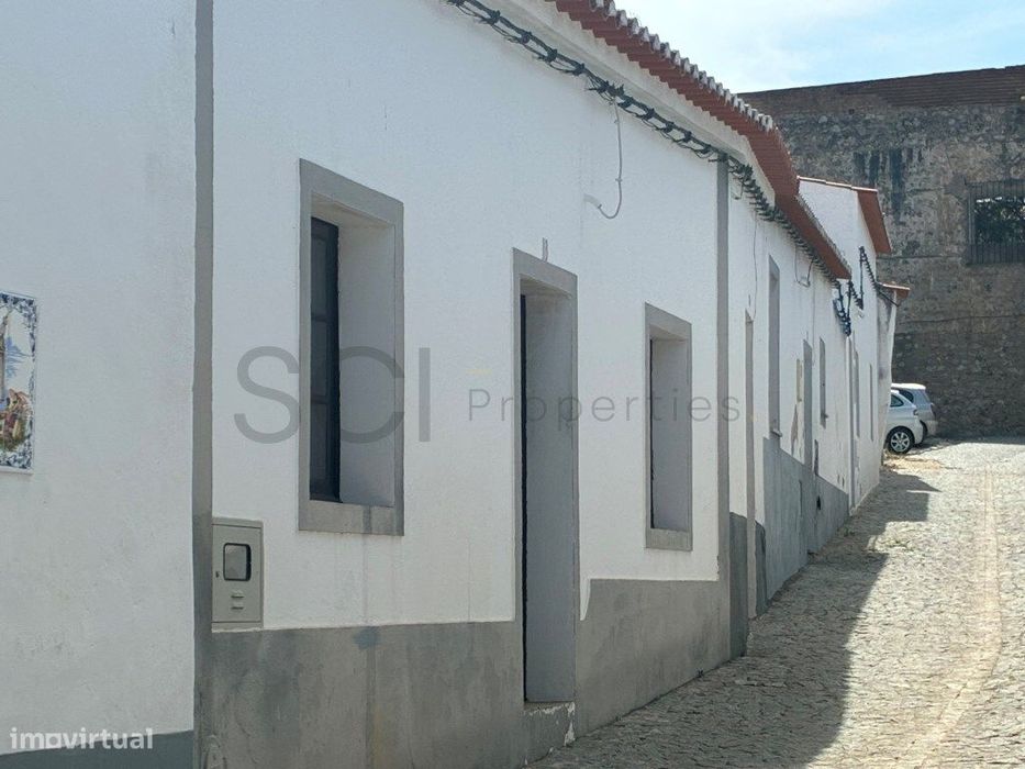 Moradia térrea com dois quartos em Serpa na zona do castelo...