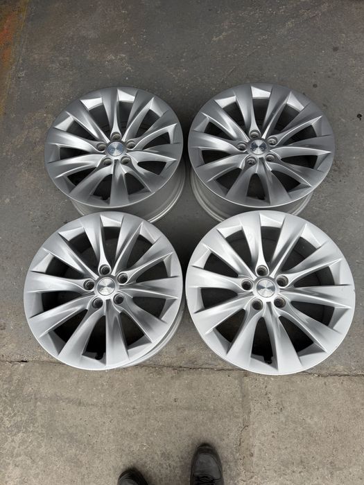 Диски Tesla R19 5 120 8J Et 40 Dia 64,1 Склад Осокорки RLX