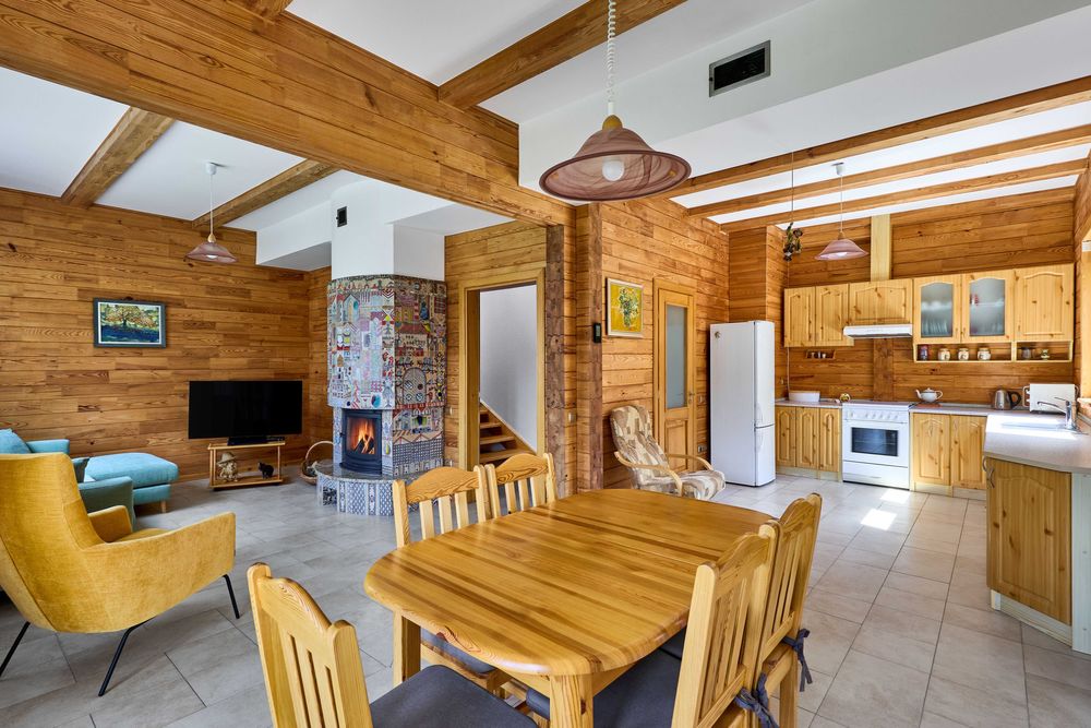 Заміська резиденція в Карпатах. 125м.кв. 26сот. Огороджена, охороняєма